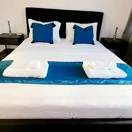 Queens Gardens Bliss Holiday home *