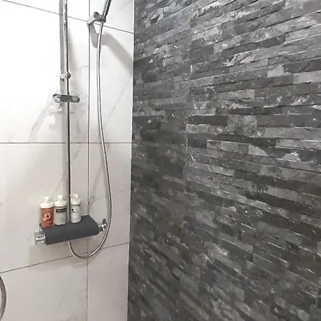 Queens Gardens Bliss פאפוס